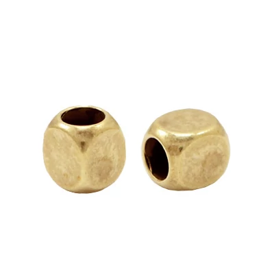 Fém köztes kocka 4,7 x 4 mm Antik bronz